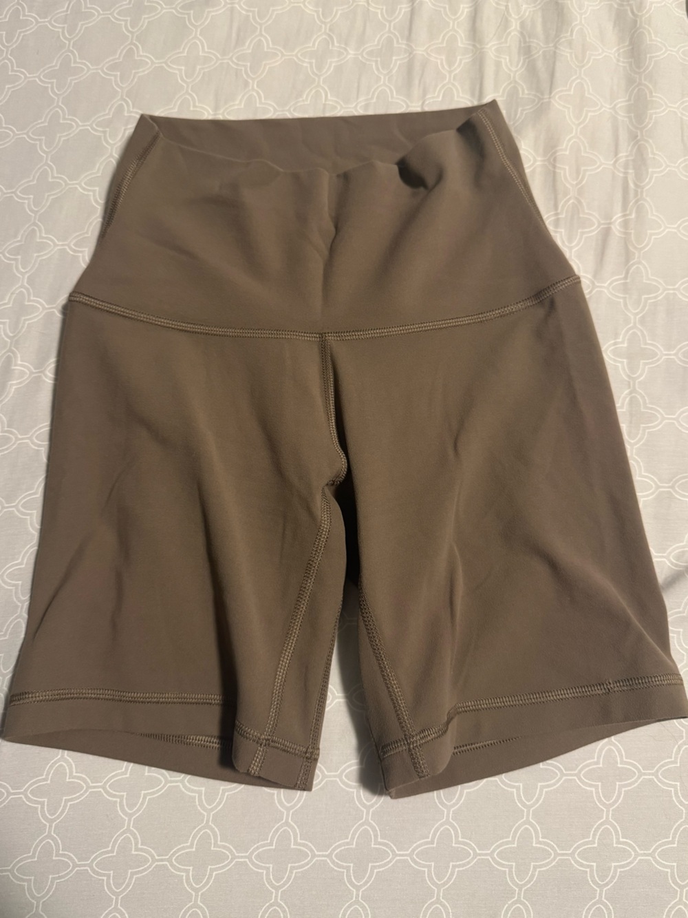 NWOT Aritzia Golden BUTTER Cheeky Hi-Rise 7” Biker Shorts — Taupe Cola